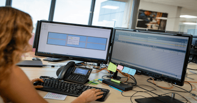 Come possono le aziende di lavorazione del vetro migliorare la gestione degli ordini dal preventivo alla consegna?