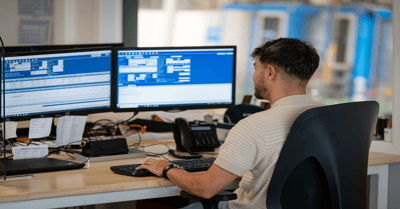 Soluzioni IT modulari per l'industria del vetro: vantaggi chiave e funzionamento